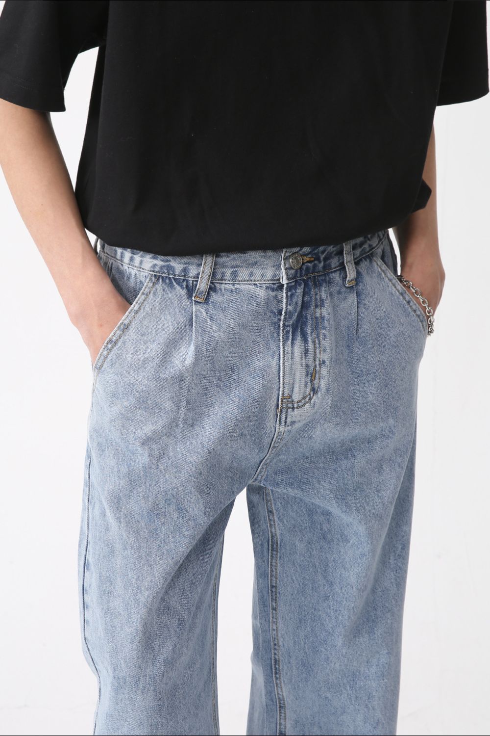 Mid Rise Baggy Jeans with Pockets