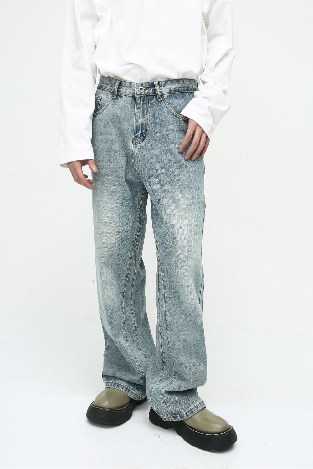 Mid Rise Jeans with Pockets
