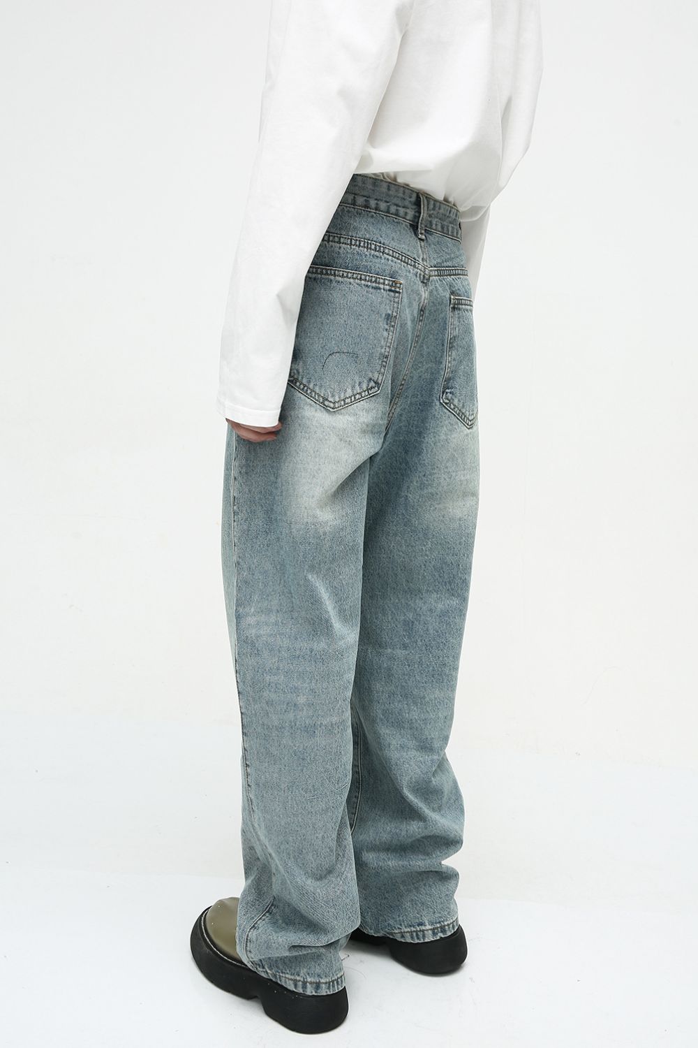 Mid Rise Jeans with Pockets