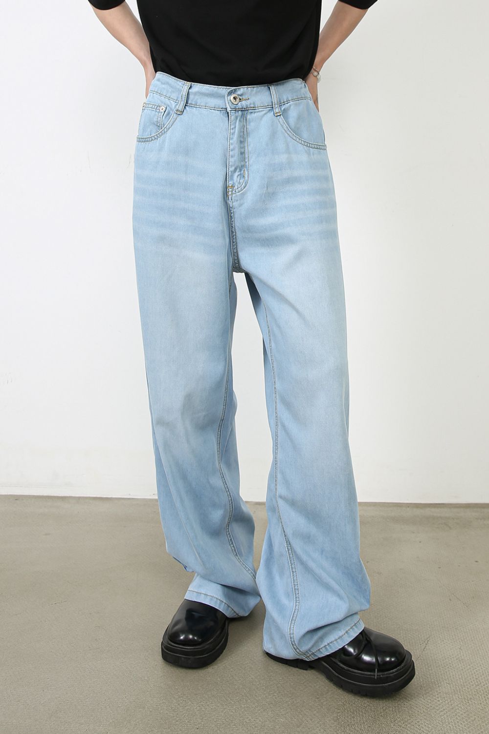 Men's Mid Rise Jeans with Pockets